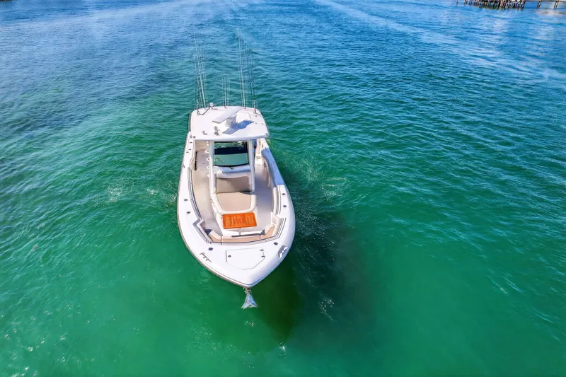 Slide: The Image of Boston Whaler 330 OUTRAGE 2021 - 3