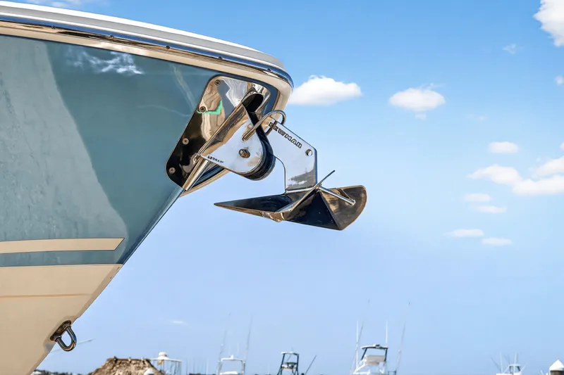 Slide: The Image of Boston Whaler 330 OUTRAGE 2021 - 33