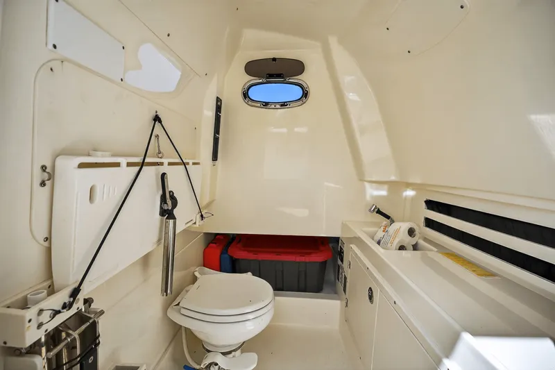 Slide: The Image of Boston Whaler 330 OUTRAGE 2021 - 45