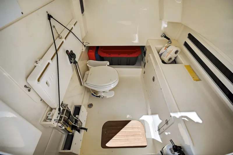 Slide: The Image of Boston Whaler 330 OUTRAGE 2021 - 46