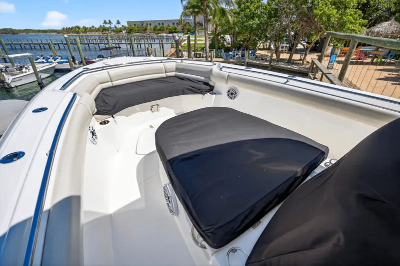 Slide: The Image of Boston Whaler 330 OUTRAGE 2021 - 49