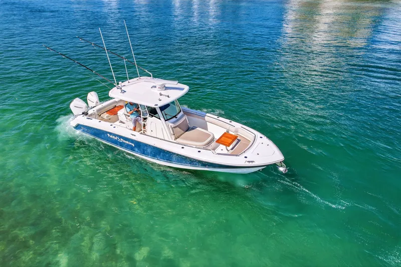 Slide: The Image of Boston Whaler 330 OUTRAGE 2021 - 5
