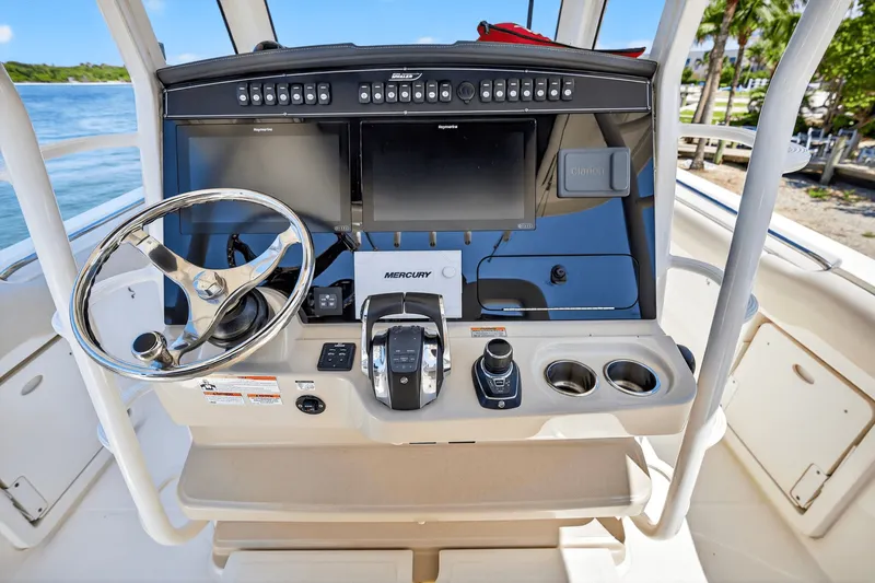 Slide: The Image of Boston Whaler 330 OUTRAGE 2021 - 53