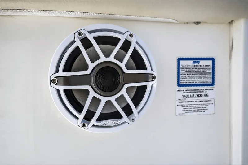 Slide: The Image of Boston Whaler 330 OUTRAGE 2021 - 55