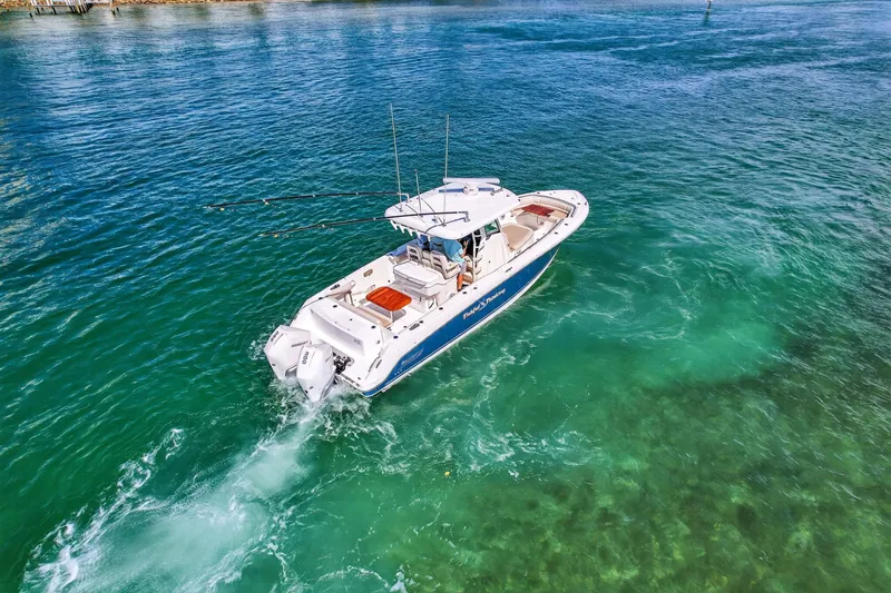 Slide: The Image of Boston Whaler 330 OUTRAGE 2021 - 6