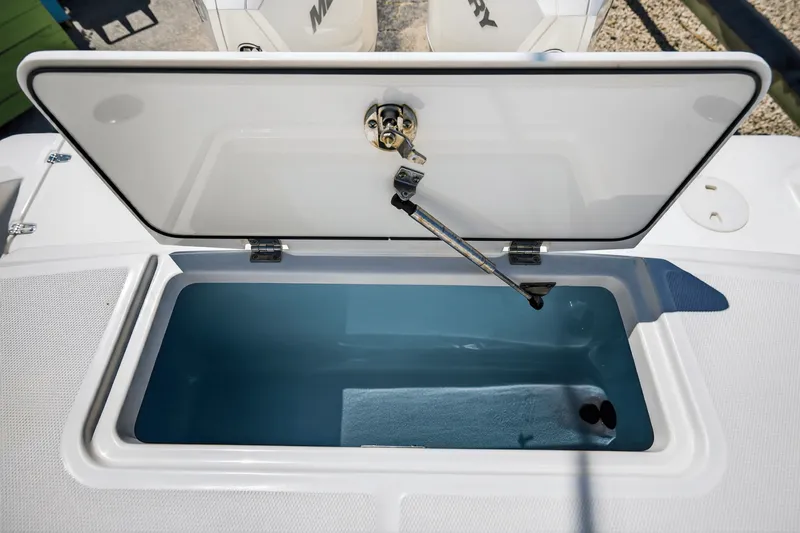 Slide: The Image of Boston Whaler 330 OUTRAGE 2021 - 61