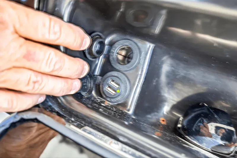 Slide: The Image of Boston Whaler 330 OUTRAGE 2021 - 69