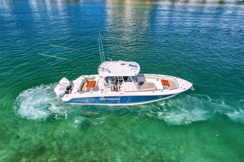 Slide: The Image of Boston Whaler 330 OUTRAGE 2021 - 7