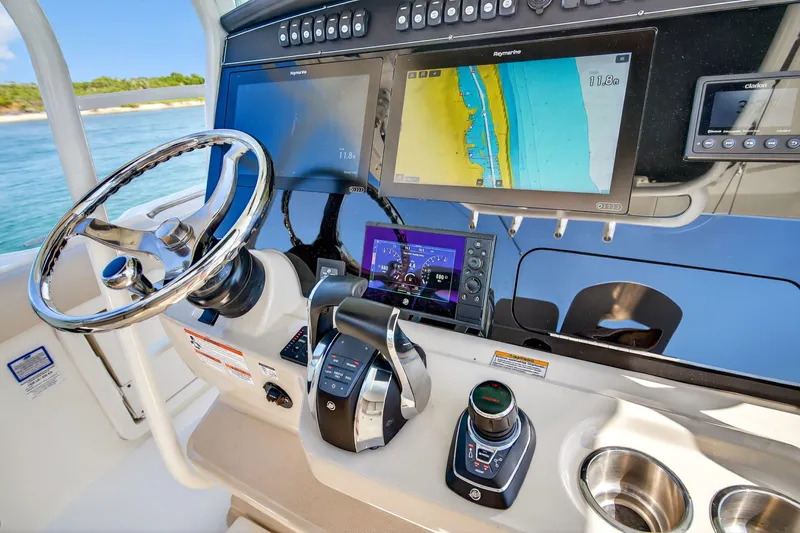 Slide: The Image of Boston Whaler 330 OUTRAGE 2021 - 71