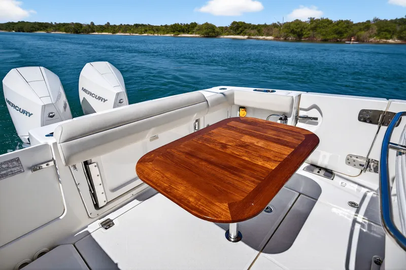 Slide: The Image of Boston Whaler 330 OUTRAGE 2021 - 72