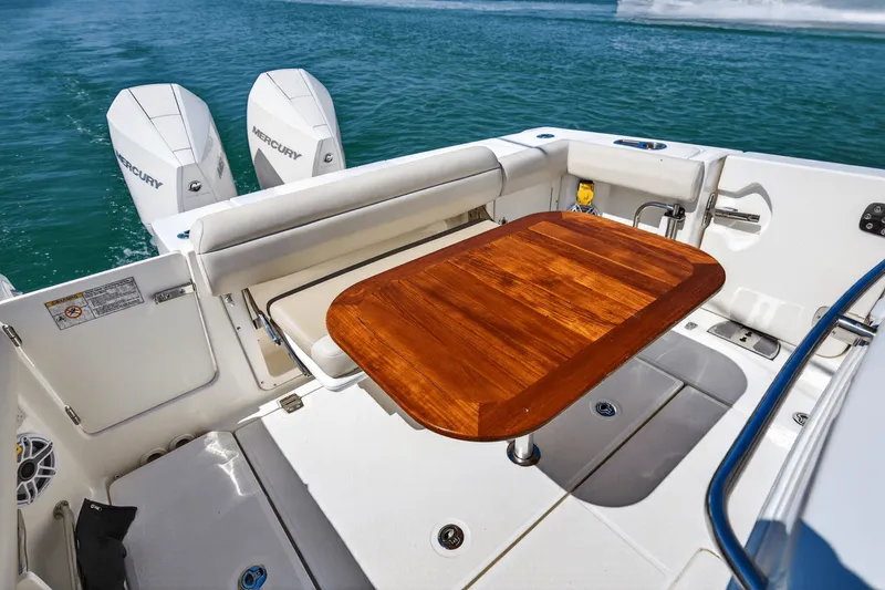 Slide: The Image of Boston Whaler 330 OUTRAGE 2021 - 74