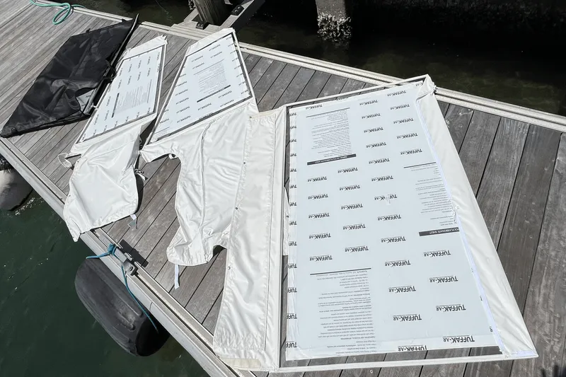 Slide: The Image of Boston Whaler 330 OUTRAGE 2021 - 77