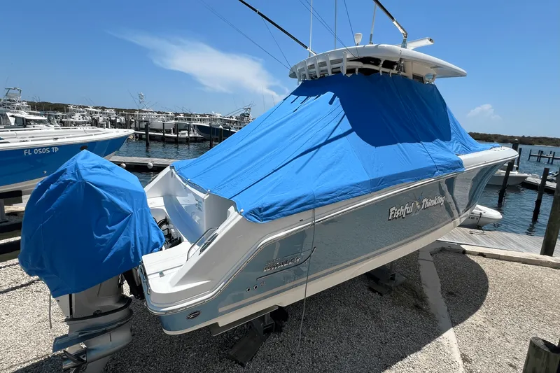 Slide: The Image of Boston Whaler 330 OUTRAGE 2021 - 79