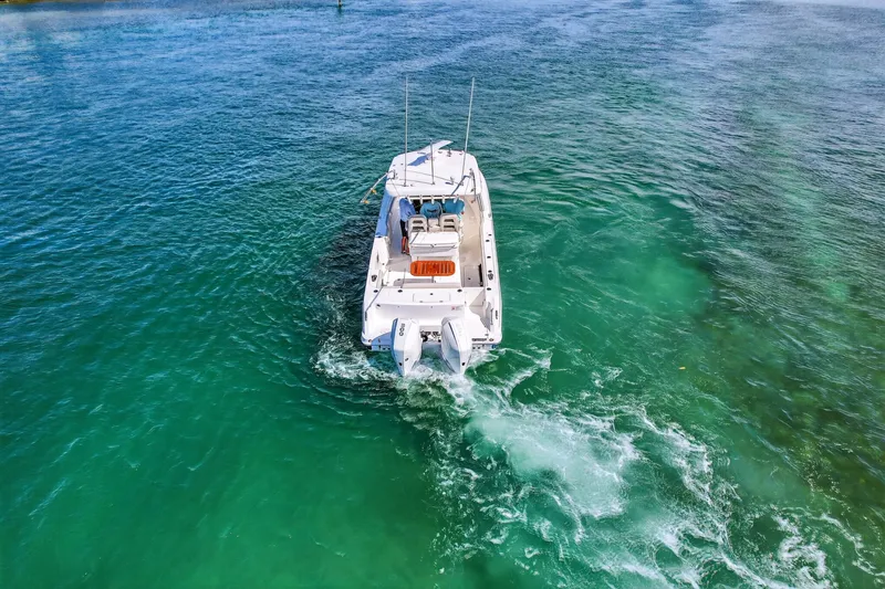 Slide: The Image of Boston Whaler 330 OUTRAGE 2021 - 8