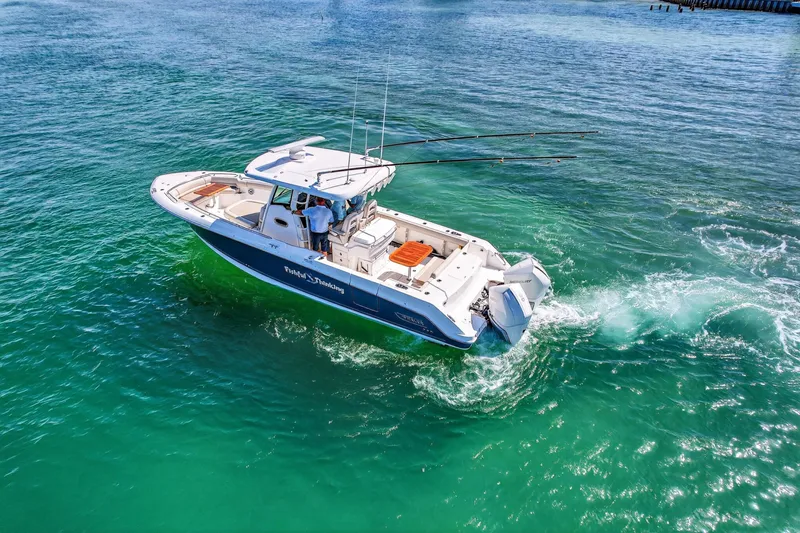 Slide: The Image of Boston Whaler 330 OUTRAGE 2021 - 9