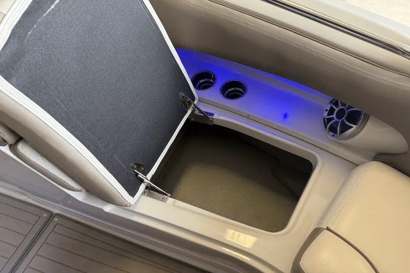 Slide: The Image of Crownline Boats E23 2018 - 100