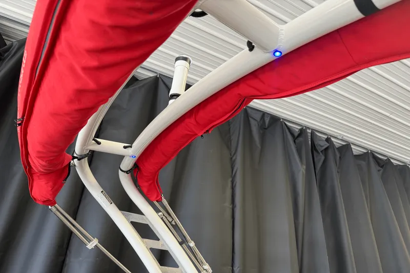 Slide: The Image of Crownline Boats E23 2018 - 105