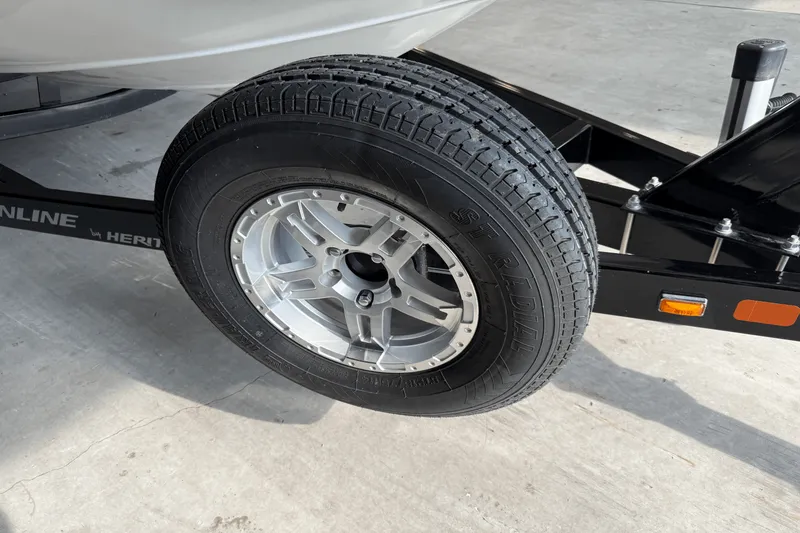 Slide: The Image of Crownline Boats E23 2018 - 114