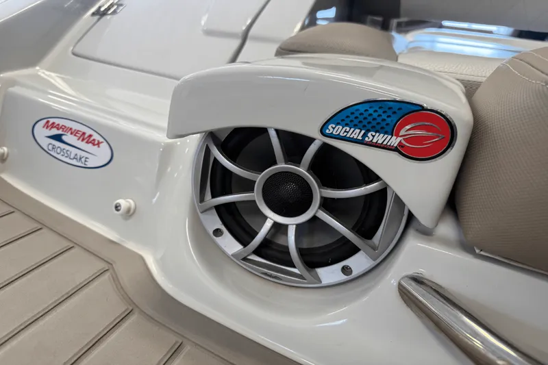 Slide: The Image of Crownline Boats E23 2018 - 15