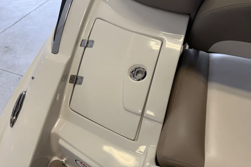 Slide: The Image of Crownline Boats E23 2018 - 16