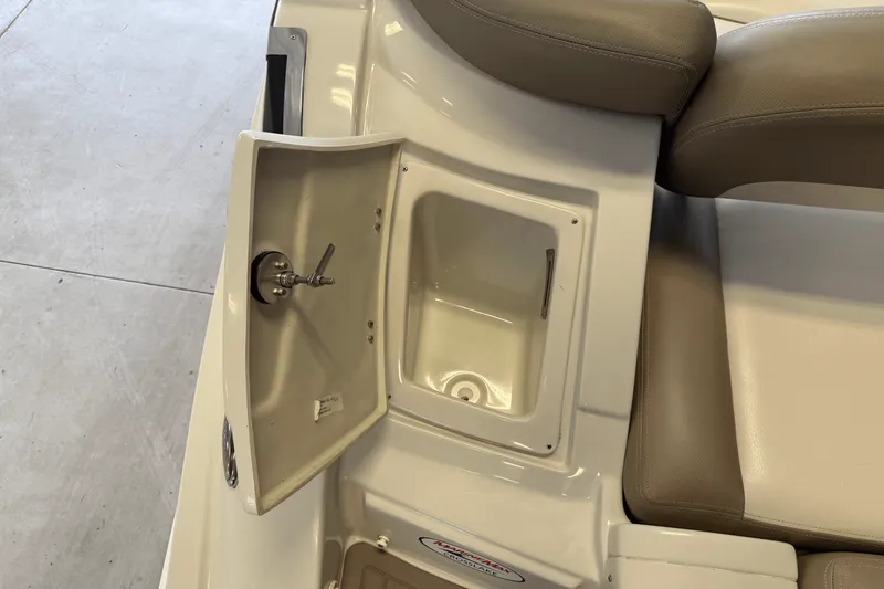 Slide: The Image of Crownline Boats E23 2018 - 17