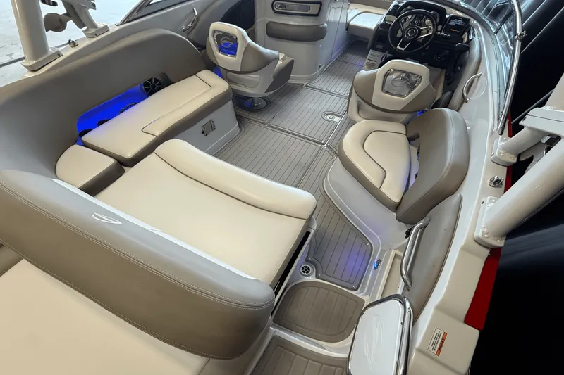Slide: The Image of Crownline Boats E23 2018 - 22
