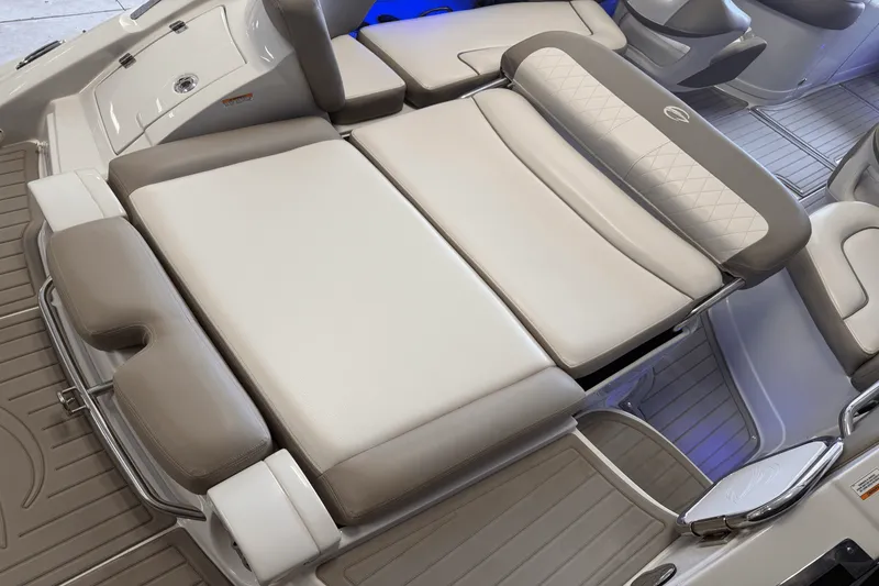 Slide: The Image of Crownline Boats E23 2018 - 26