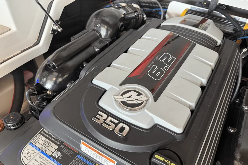 Slide: The Image of Crownline Boats E23 2018 - 28