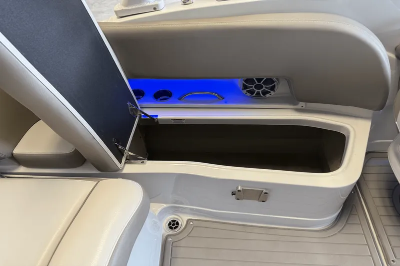 Slide: The Image of Crownline Boats E23 2018 - 31