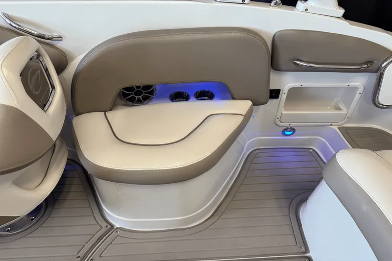 Slide: The Image of Crownline Boats E23 2018 - 34