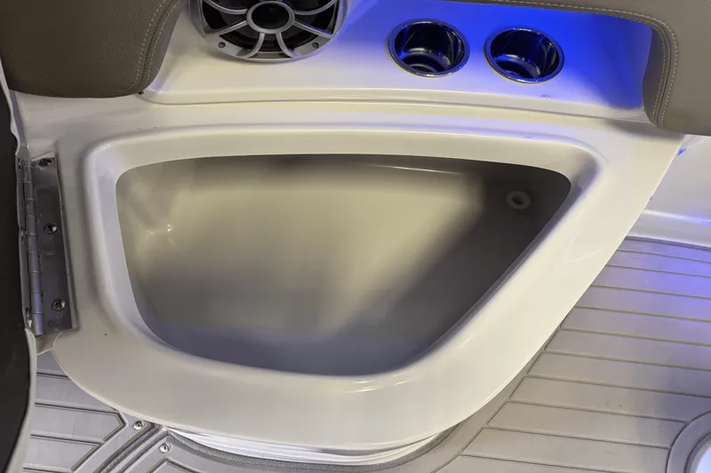 Slide: The Image of Crownline Boats E23 2018 - 35