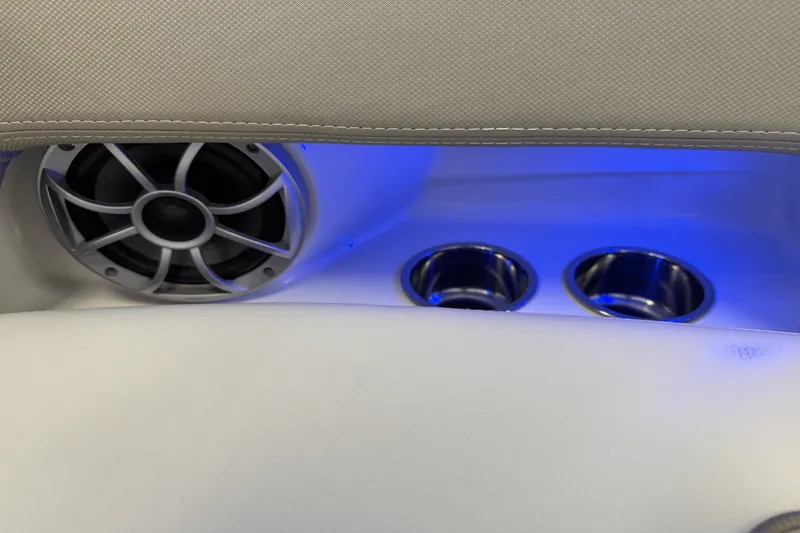 Slide: The Image of Crownline Boats E23 2018 - 36