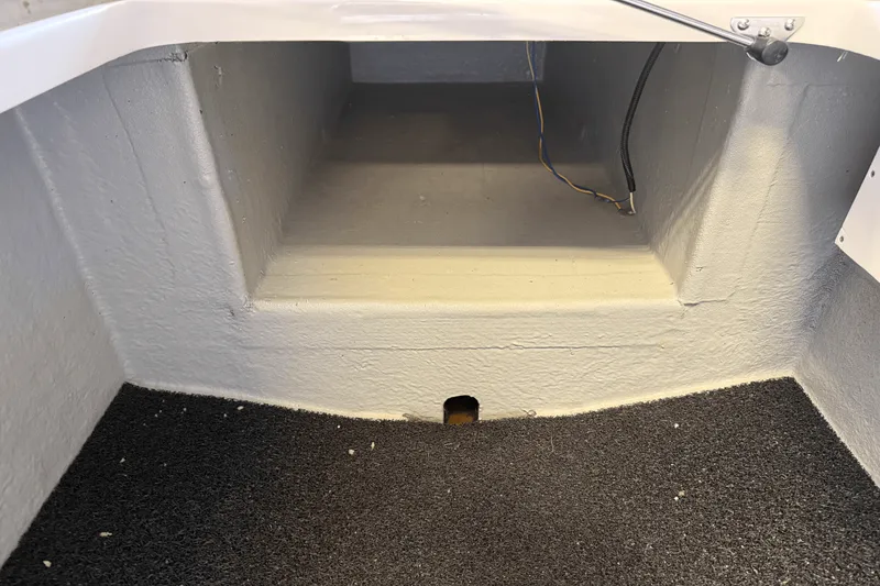 Slide: The Image of Crownline Boats E23 2018 - 40