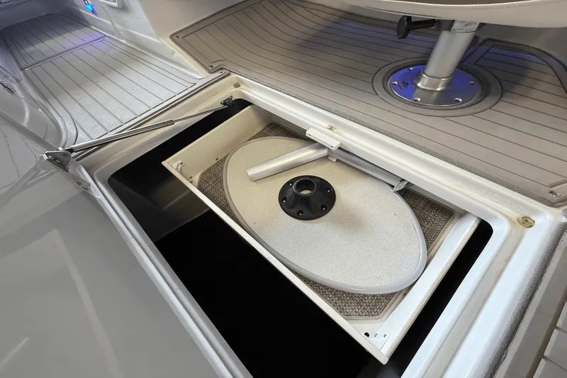 Slide: The Image of Crownline Boats E23 2018 - 42