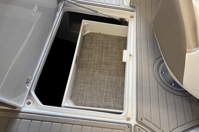 Slide: The Image of Crownline Boats E23 2018 - 43