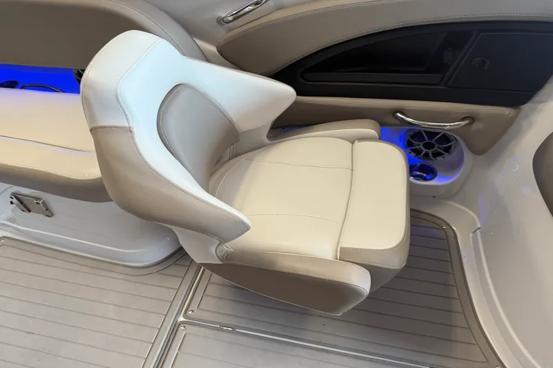 Slide: The Image of Crownline Boats E23 2018 - 46