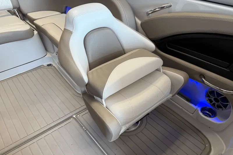 Slide: The Image of Crownline Boats E23 2018 - 47