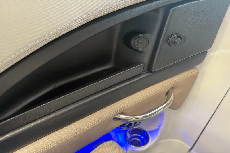 Slide: The Image of Crownline Boats E23 2018 - 49