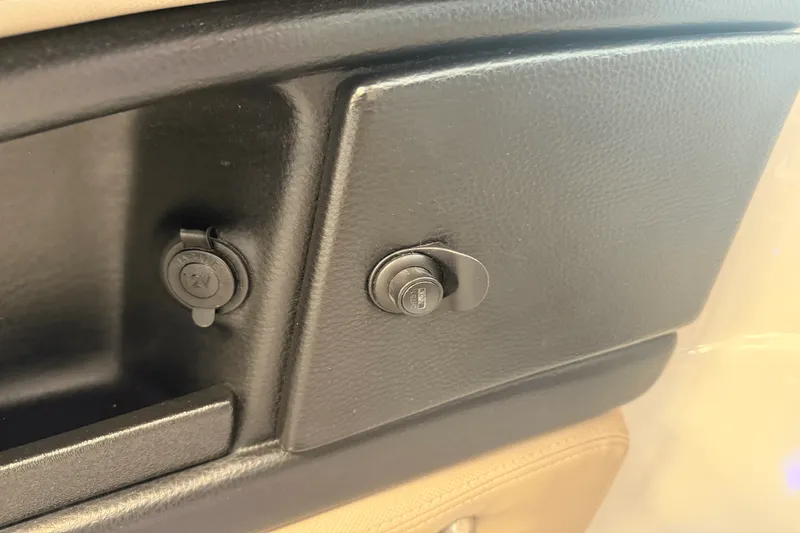 Slide: The Image of Crownline Boats E23 2018 - 50