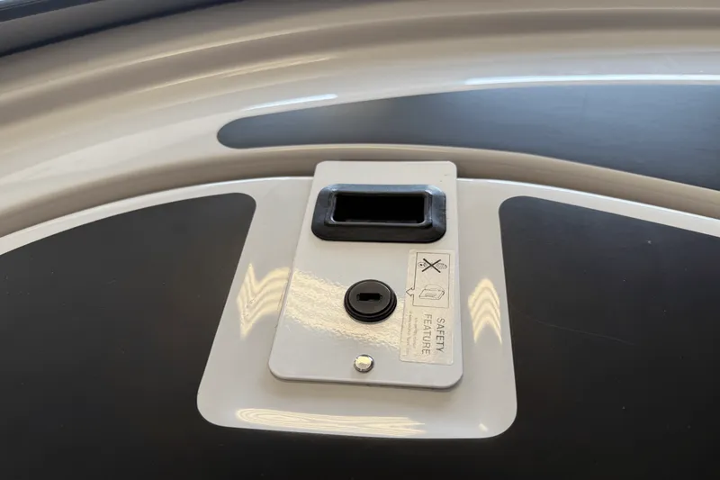 Slide: The Image of Crownline Boats E23 2018 - 53