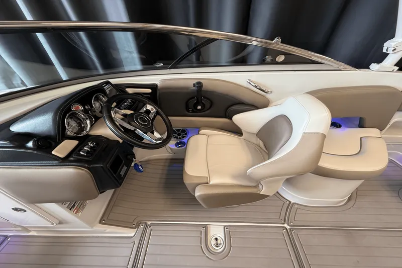 Slide: The Image of Crownline Boats E23 2018 - 60