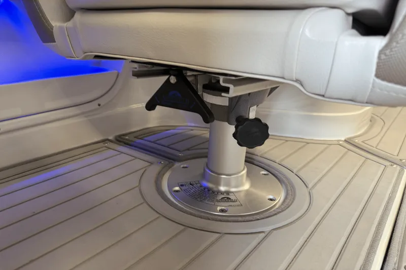 Slide: The Image of Crownline Boats E23 2018 - 63