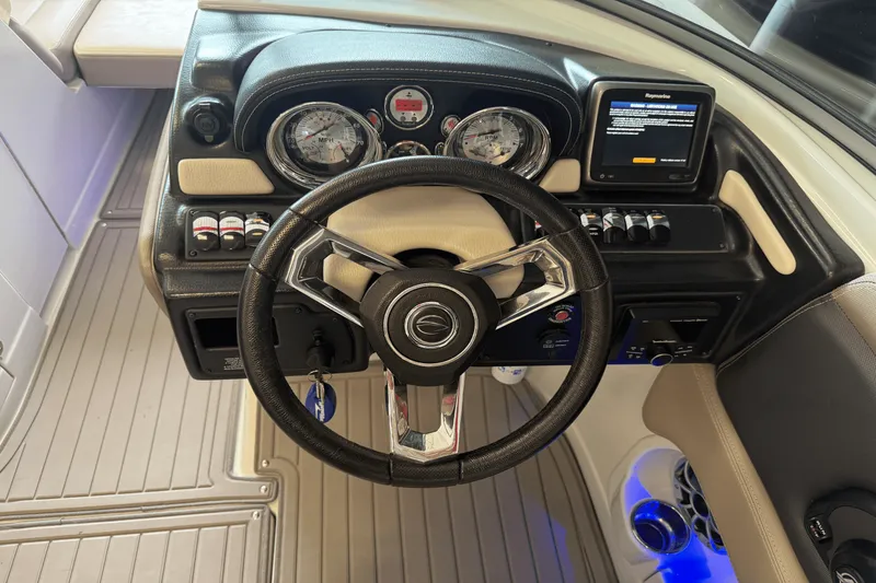 Slide: The Image of Crownline Boats E23 2018 - 64