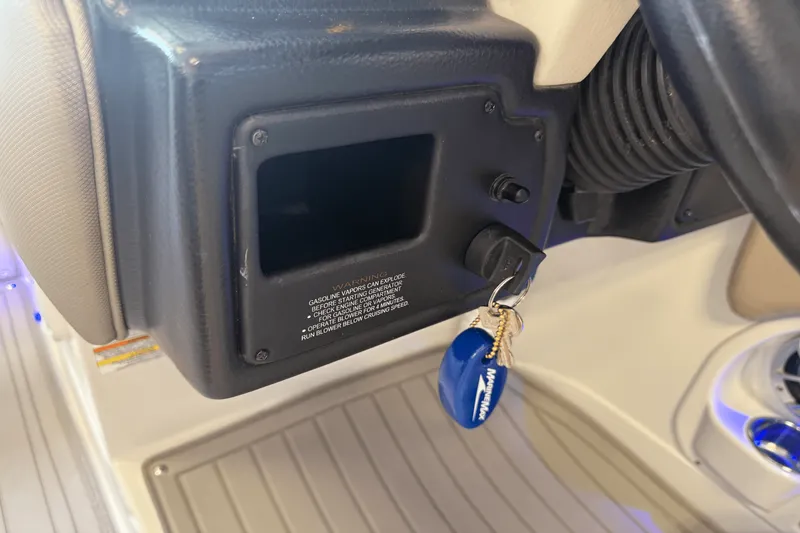 Slide: The Image of Crownline Boats E23 2018 - 65