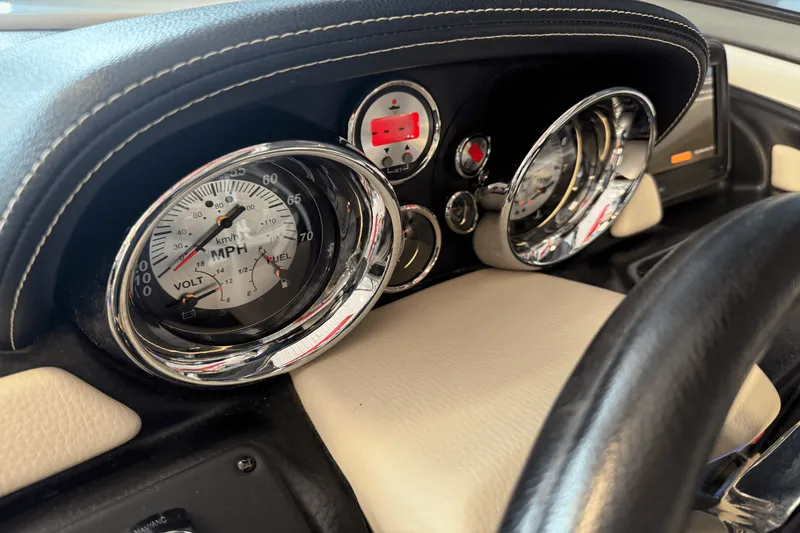 Slide: The Image of Crownline Boats E23 2018 - 68