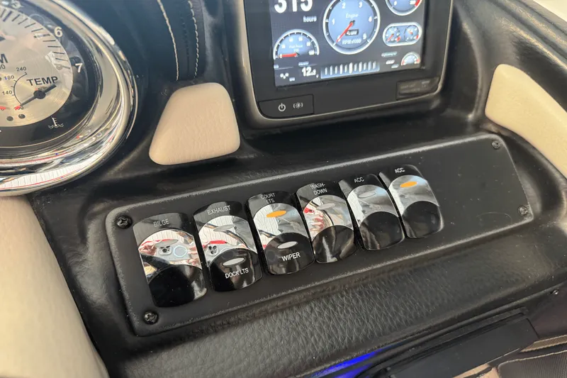 Slide: The Image of Crownline Boats E23 2018 - 73