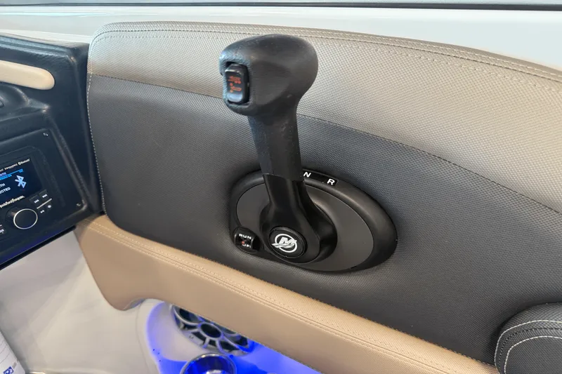 Slide: The Image of Crownline Boats E23 2018 - 76