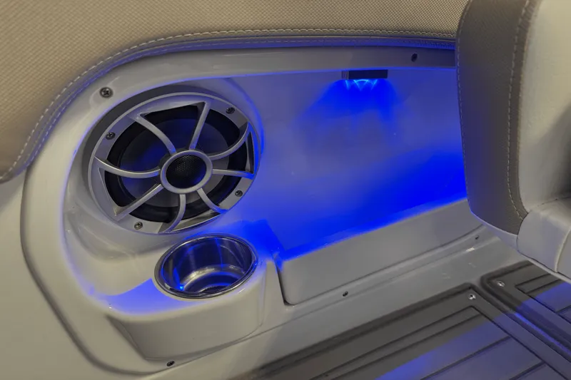 Slide: The Image of Crownline Boats E23 2018 - 77