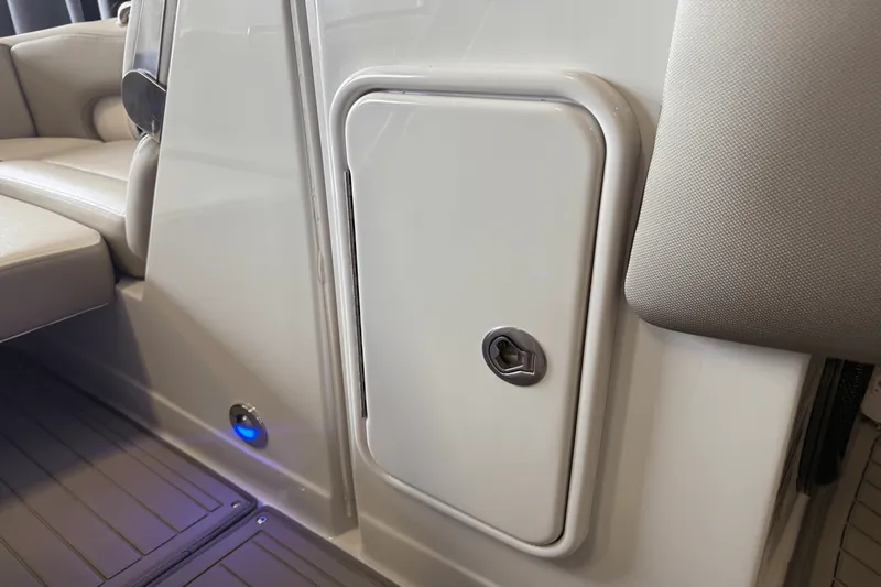 Slide: The Image of Crownline Boats E23 2018 - 82