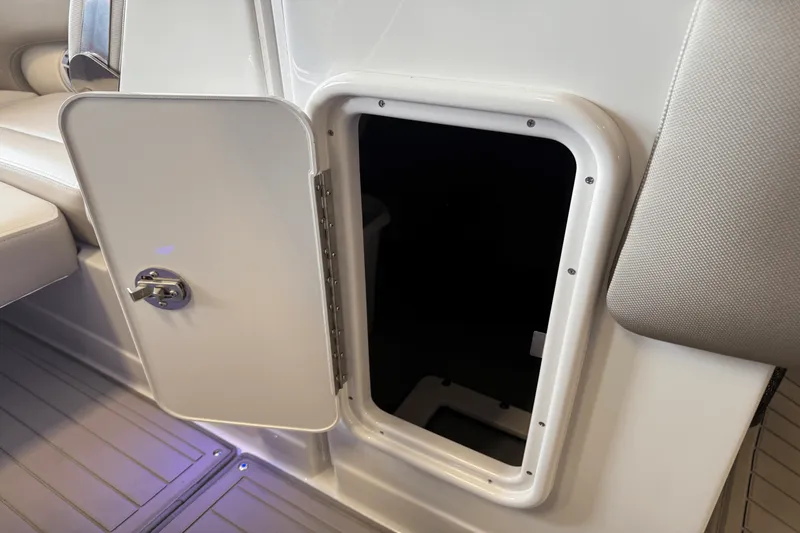 Slide: The Image of Crownline Boats E23 2018 - 83